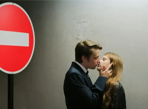 Dating Red Flags: Warnsignale, die du nicht ignorieren solltest